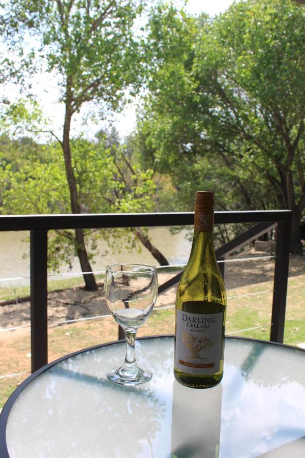 At The River Guest House Kroonstad Esterno foto