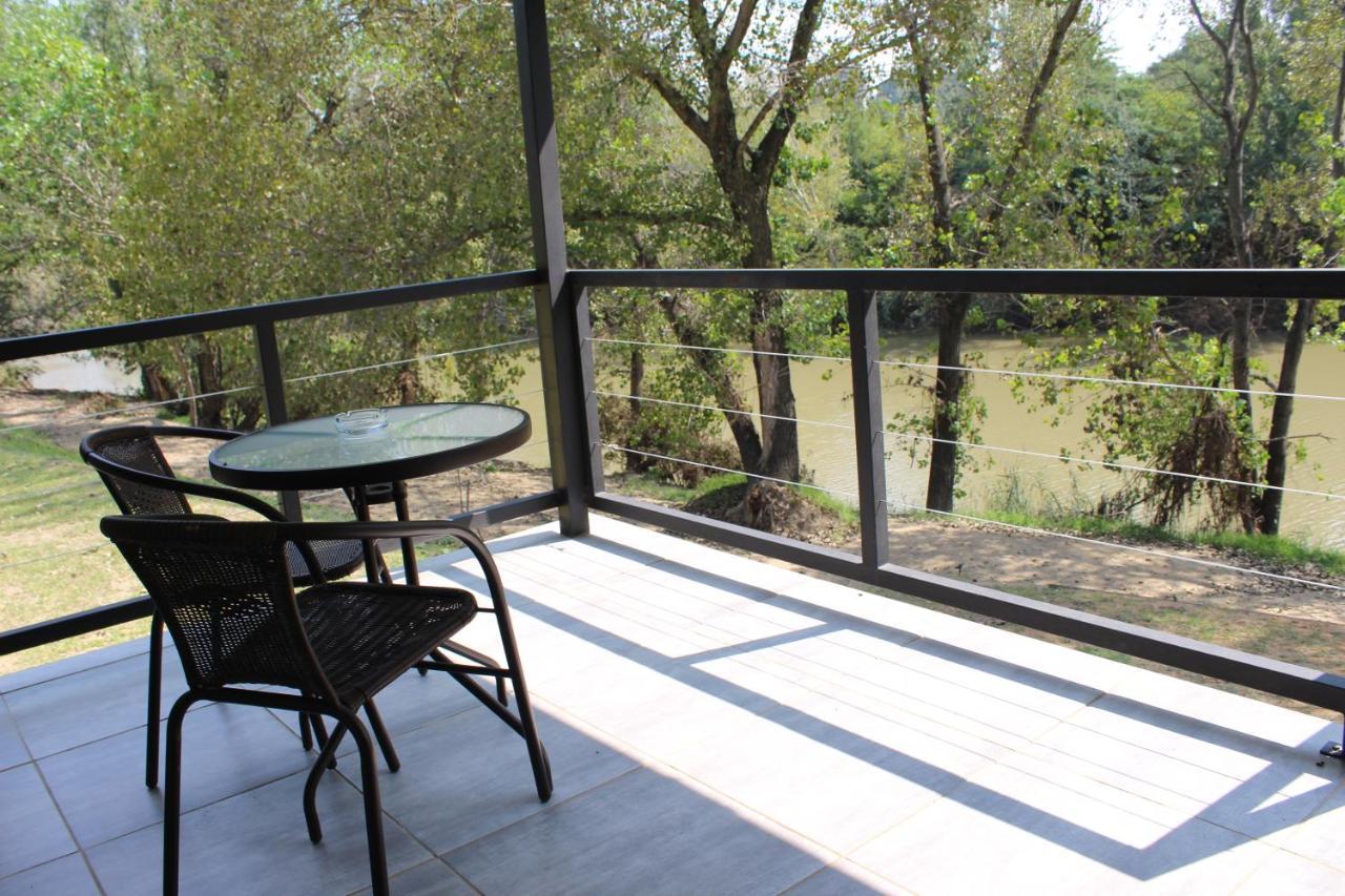 At The River Guest House Kroonstad Esterno foto