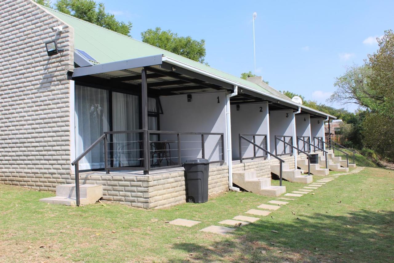 At The River Guest House Kroonstad Esterno foto