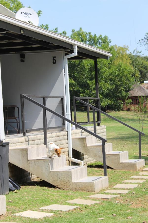 At The River Guest House Kroonstad Esterno foto