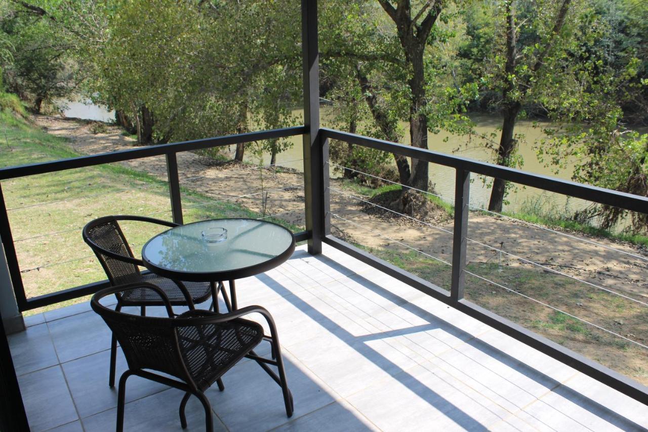 At The River Guest House Kroonstad Esterno foto