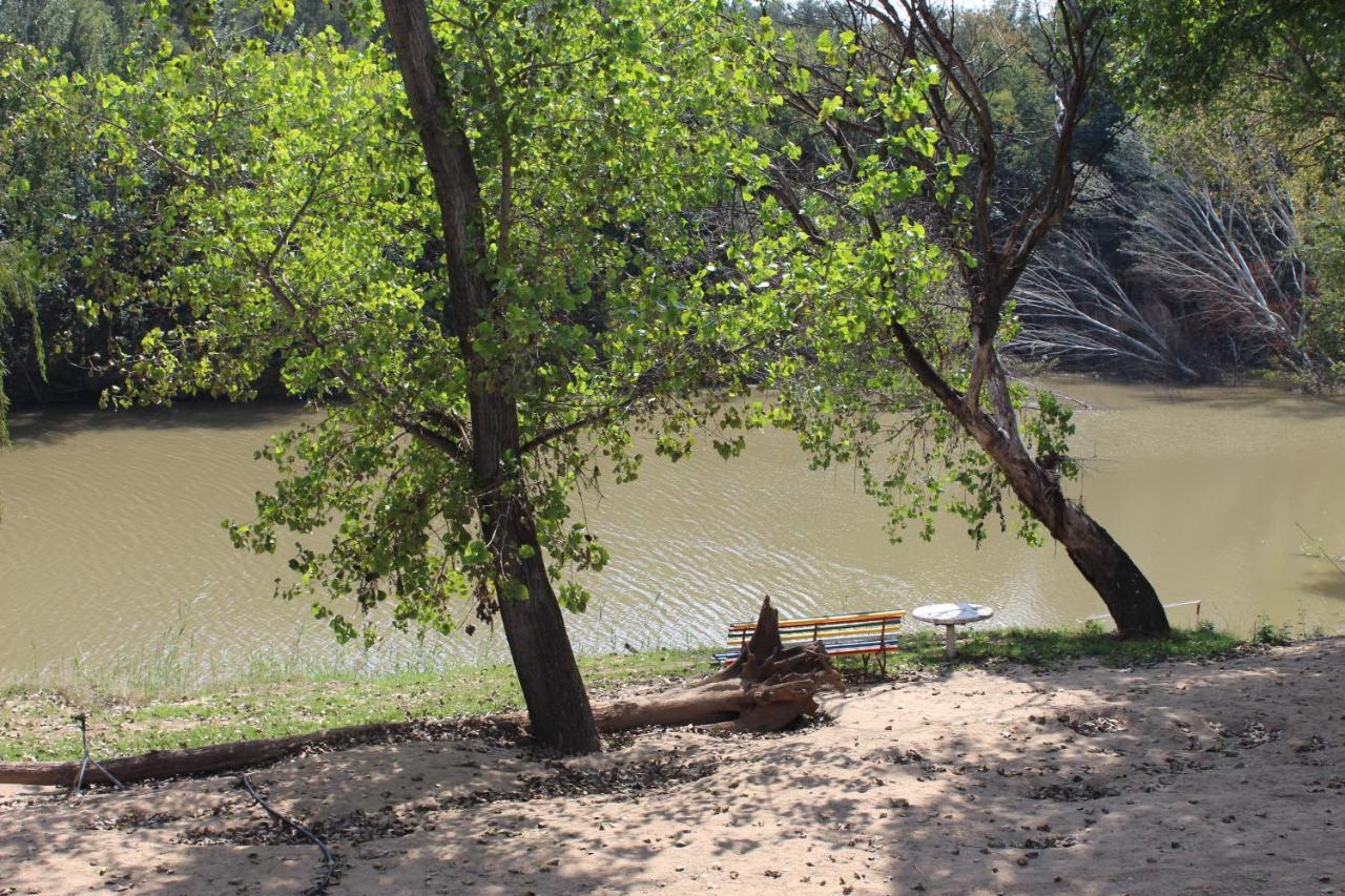 At The River Guest House Kroonstad Esterno foto